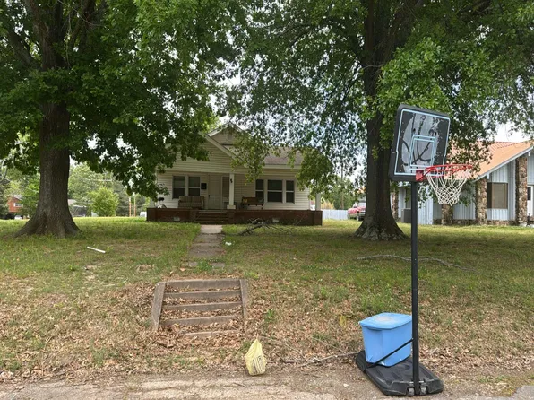 220 N Adams St, Dewitt, AR 72042