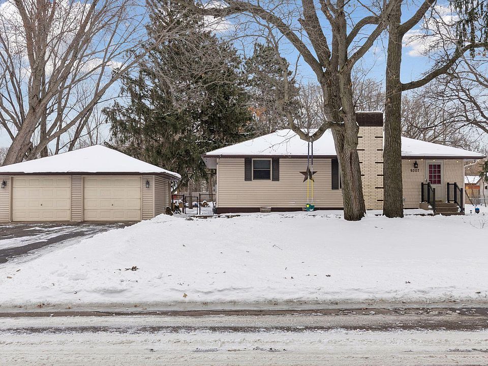 1st image of 9307 Bataan St NE
