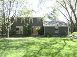 107 Howe Ter, Barrington, IL 60010