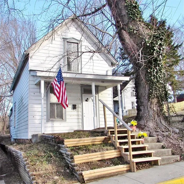 228 Elliott Ave photo 1