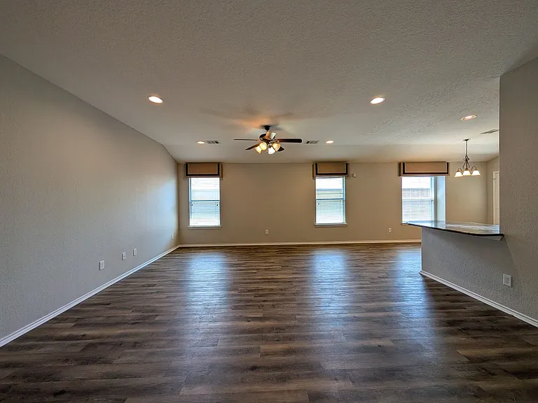 2937 Post Oak Cir — Photo 6