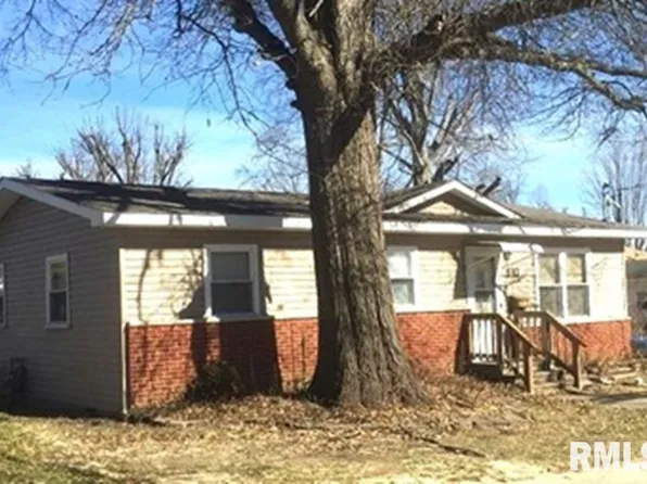 911 E Webster St, Benton, IL 62812