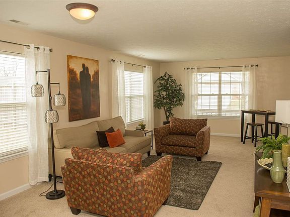 3rd image of 2801 Grosbeak Ln