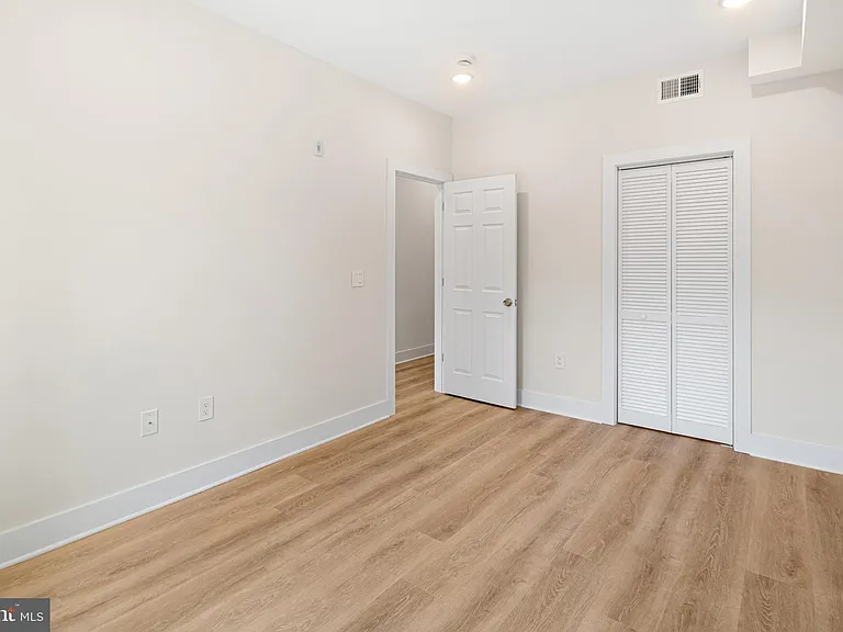 5217 Warren St #1/2-1 — Photo 6