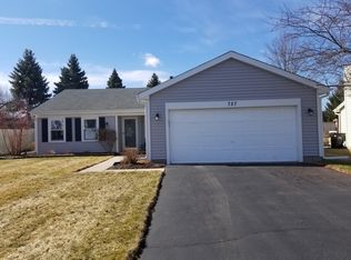 727 Greenmeadow Ct, Crystal Lake, IL 60014