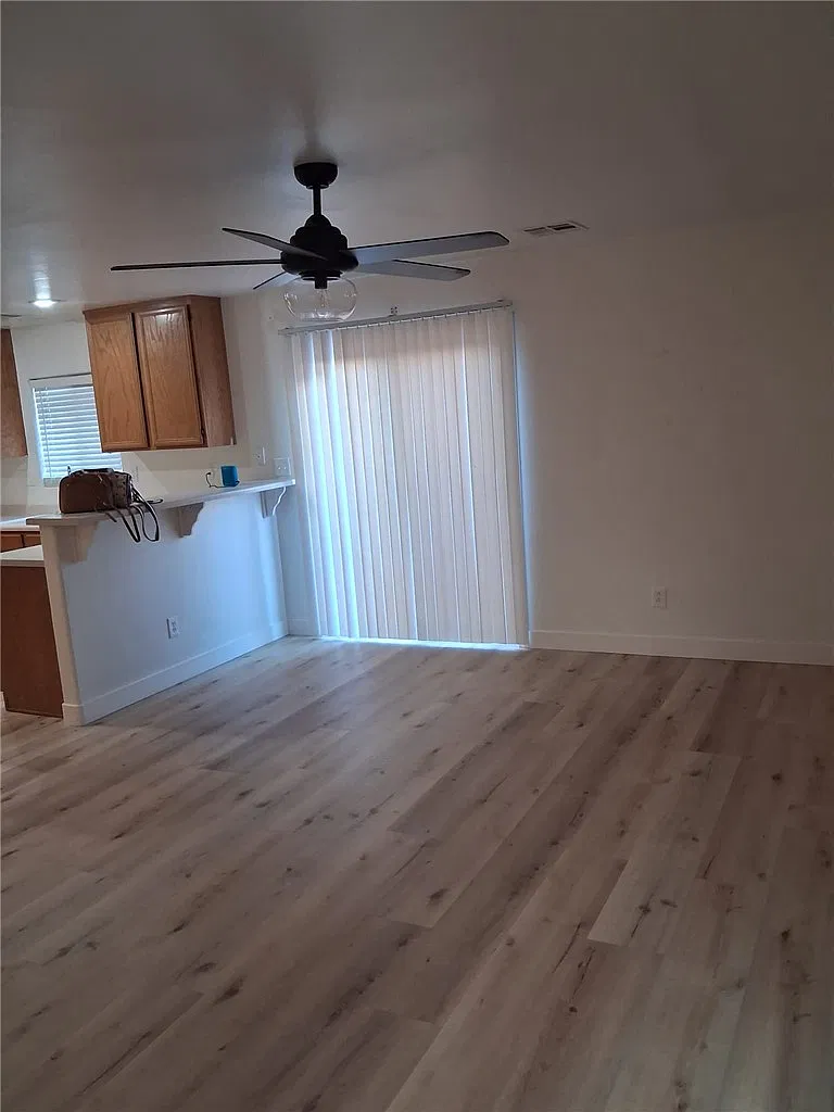 3 bed, 2.5 bath, 1408 sqft, $2,199 — Photo 2