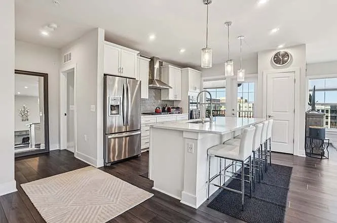 102 Saint Ives Pl — Photo 4