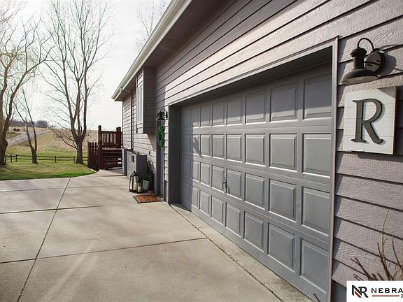 3rd image of 318 Janecek Dr