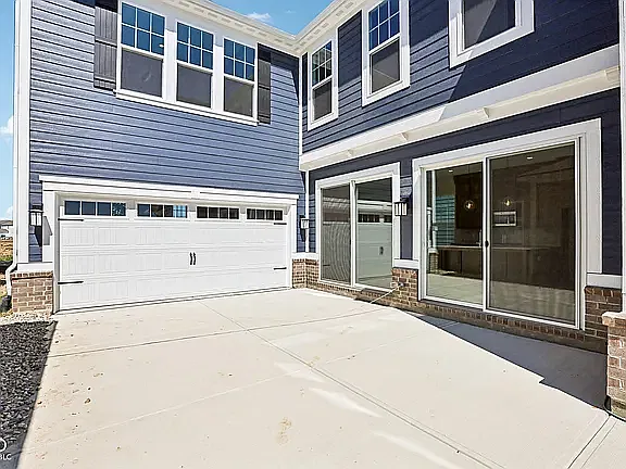 4 bed, 2103 sqft, $3,300 — Photo 2