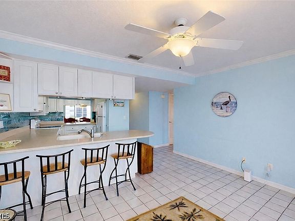 3rd image of 4229 SE 19th Pl APT 2E