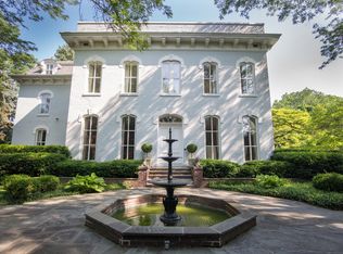 404 E Deerpath Rd, Lake Forest, IL 60045