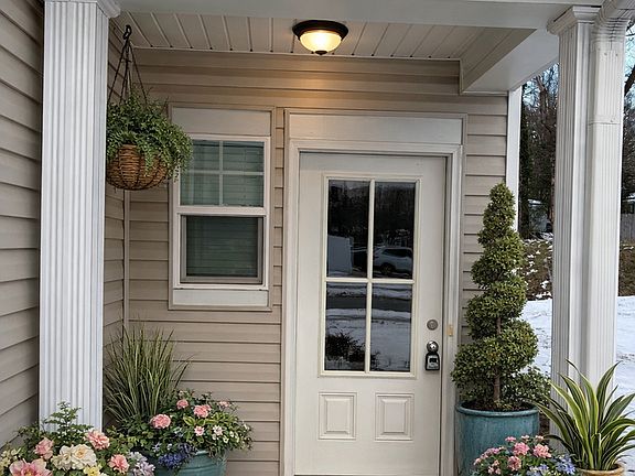 3rd image of 224 Hillcrest Dr