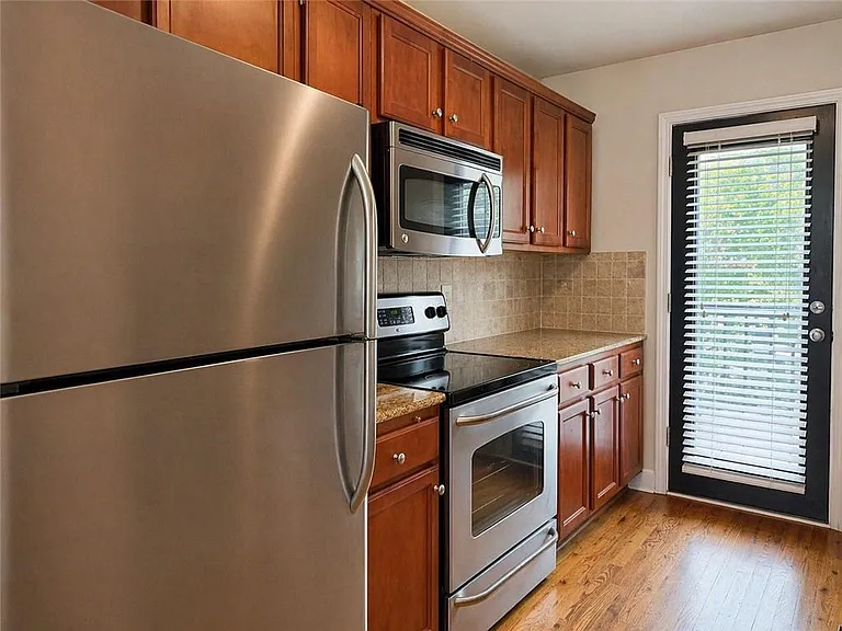 48 Peachtree Ave #221 — Photo 4