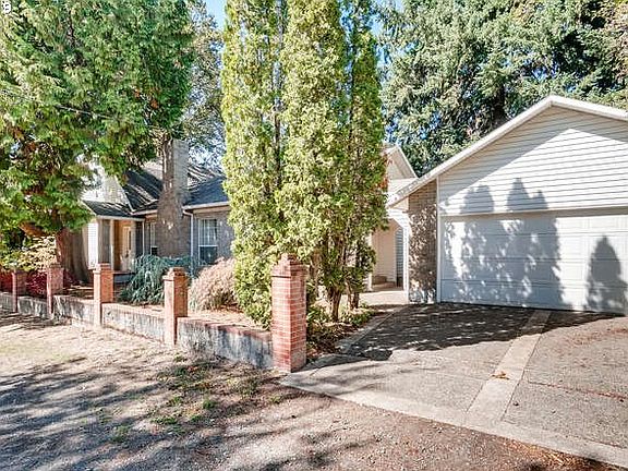 2nd image of 14528 SE Woodland Way