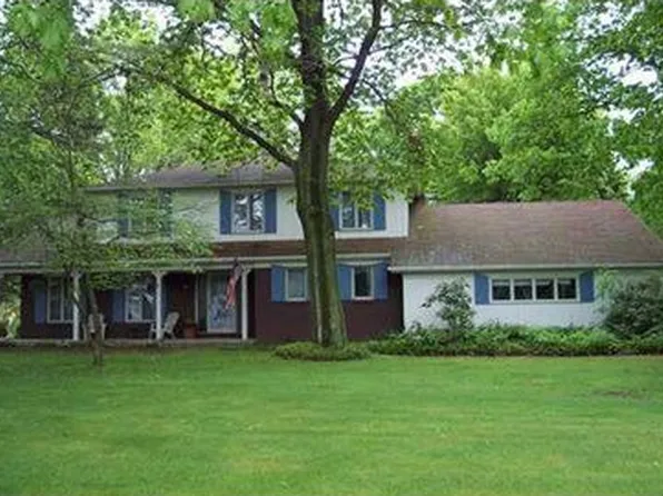 1060 Lord Rd, Fairview, PA 16415