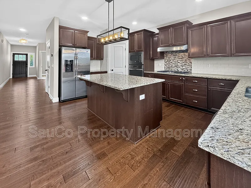 4 bed, 2.5 bath, 2765 sqft, $3,100 — Photo 3