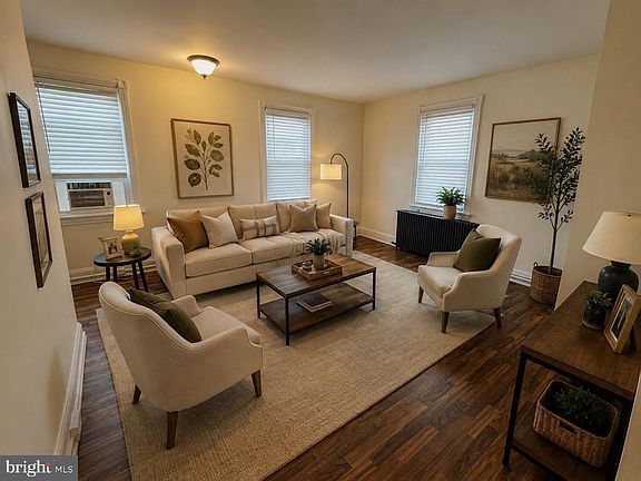 4th image of 109 E Main St APT 2