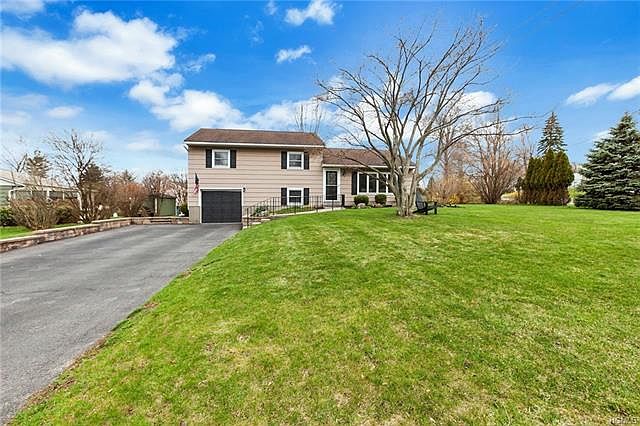 1st image of 28 Cresthaven Dr
