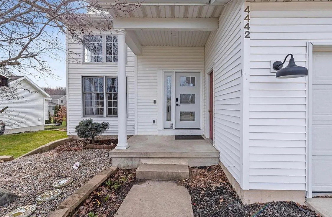 4442 Sunnyslope Dr — Photo 2