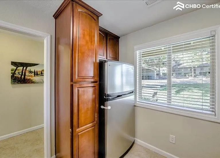3911 Hills Ct — Photo 10