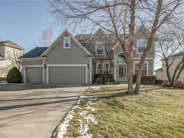 5205 Meadow Lark Dr, Shawnee, KS 66226