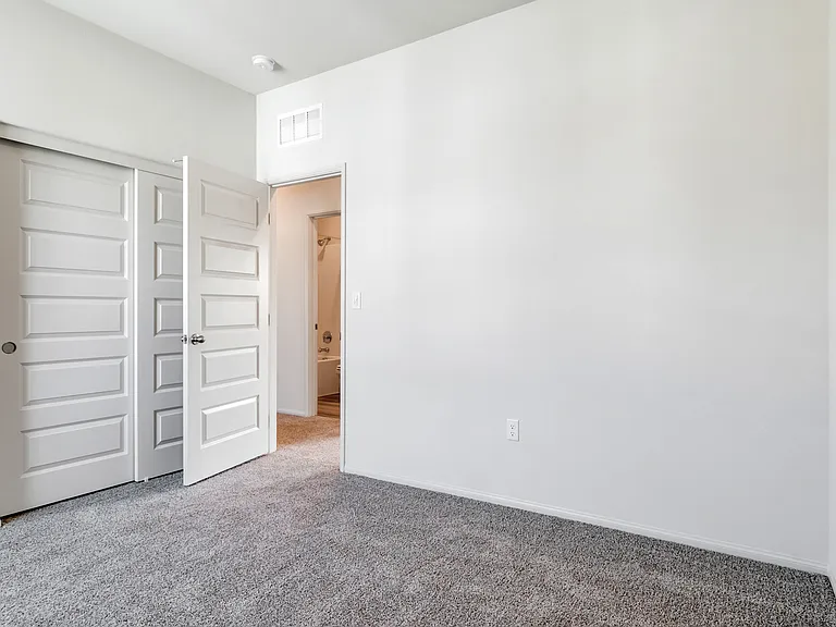 2054 Bergamot St — Photo 18