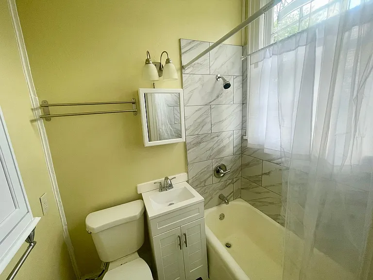 828 Jefferson St — Photo 6