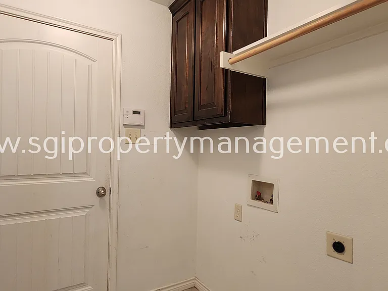 1369 Crescent Cove Dr — Photo 17