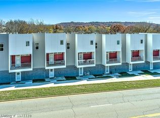 1784 S Razorback Rd, Fayetteville, AR 72701