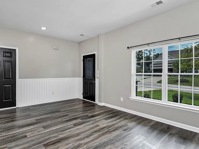 414 Tulip Way — Photo 8
