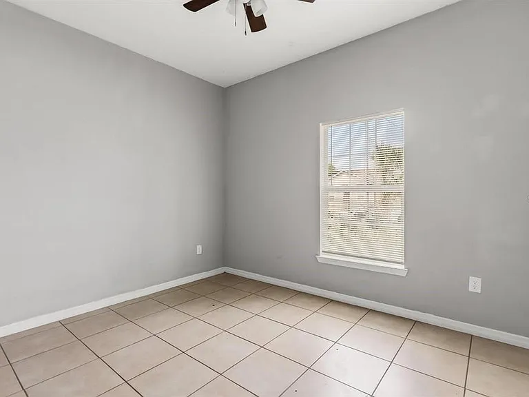 677 Royalty Ct — Photo 10