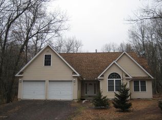 89 N Shore Dr, Albrightsville, PA 18210