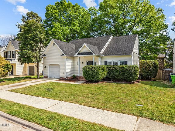 3rd image of 640 Hanska Way
