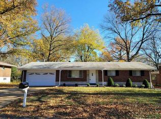 216 Green Acres Rd, Saint Louis, MO 63137