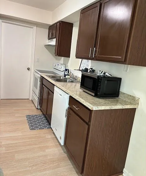 4330 NW 10th St — Photo 5
