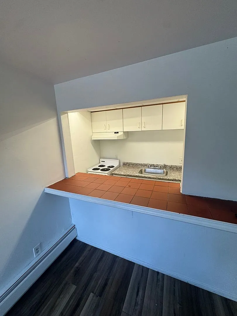 640 College St. — Photo 4