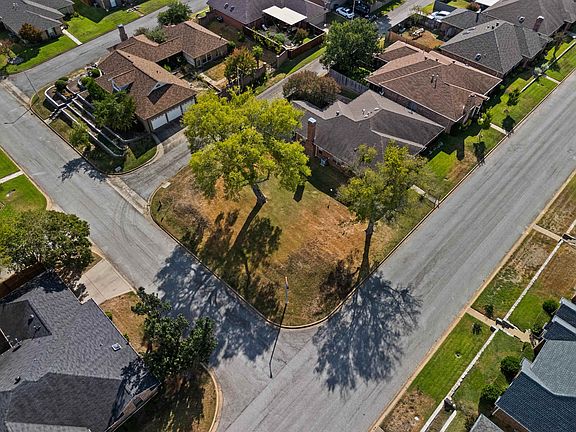 2nd image of Friendswood Dr