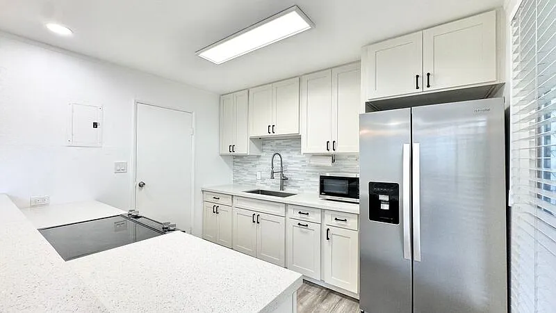 3 bed, 1.5 bath, 1142 sqft, $3,300 — Photo 2