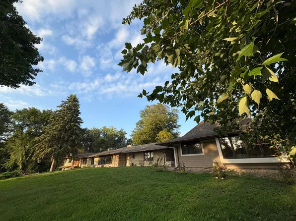 2 Skillman Ln, North Oaks, MN 55127