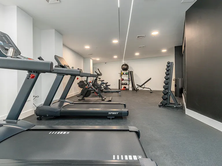 Q10 Luxury Apartments — Photo 40