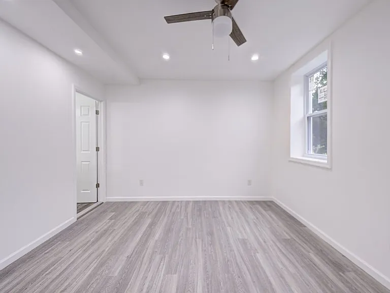 1250 North Ave — Photo 17