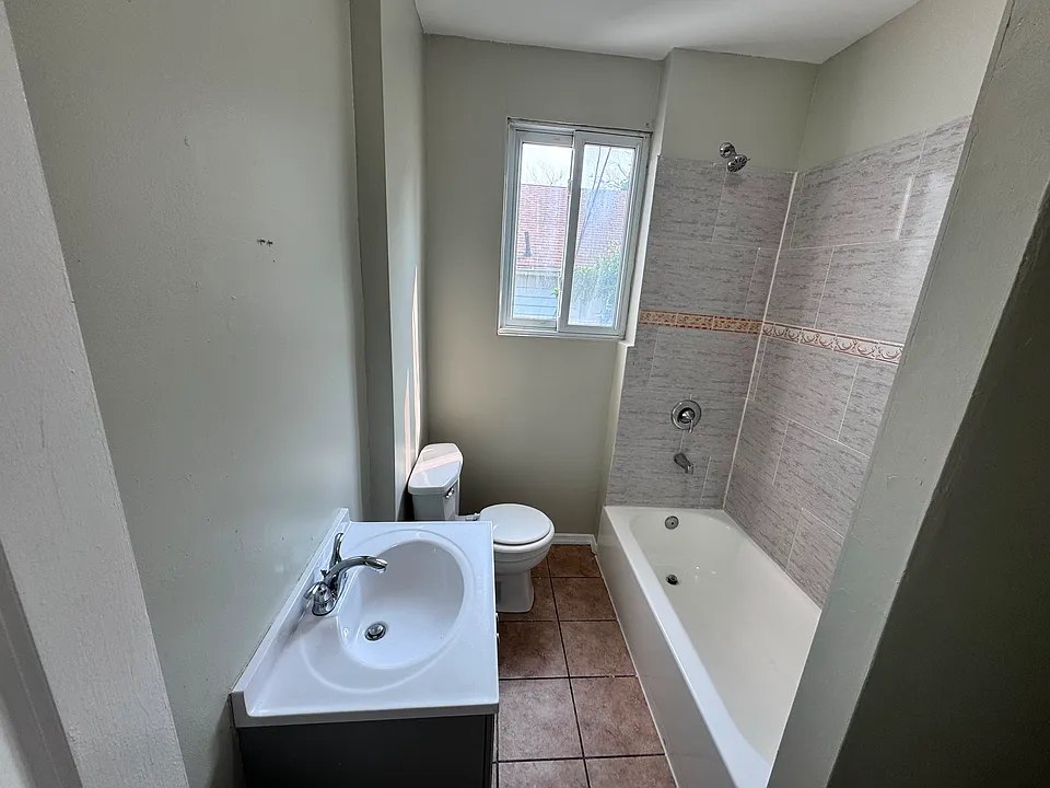 27-29 N Munn Ave #2R