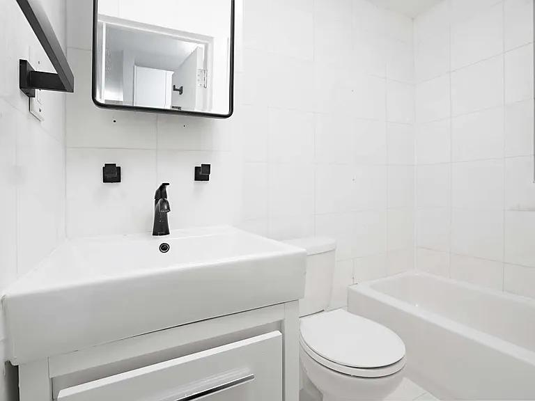 210 W 10th St #2D — Photo 5