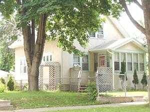 1st image of 654 Hyacinth Ave E