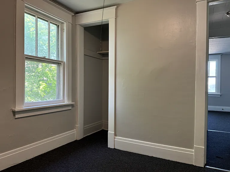 33 Midway Ave — Photo 7