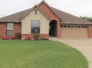 1012 NW 30th Ct, Moore, OK 73160