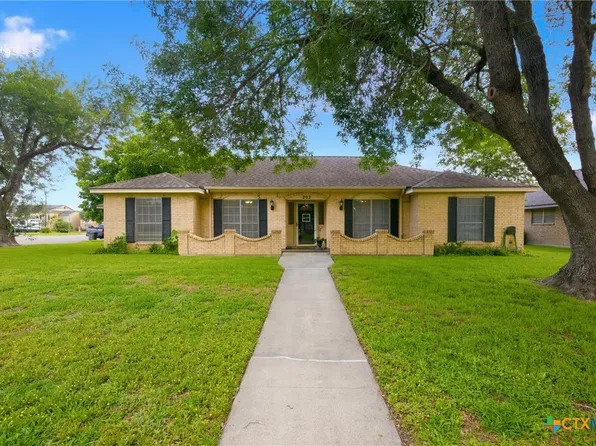 202 Nottingham Dr, Victoria, TX 77904