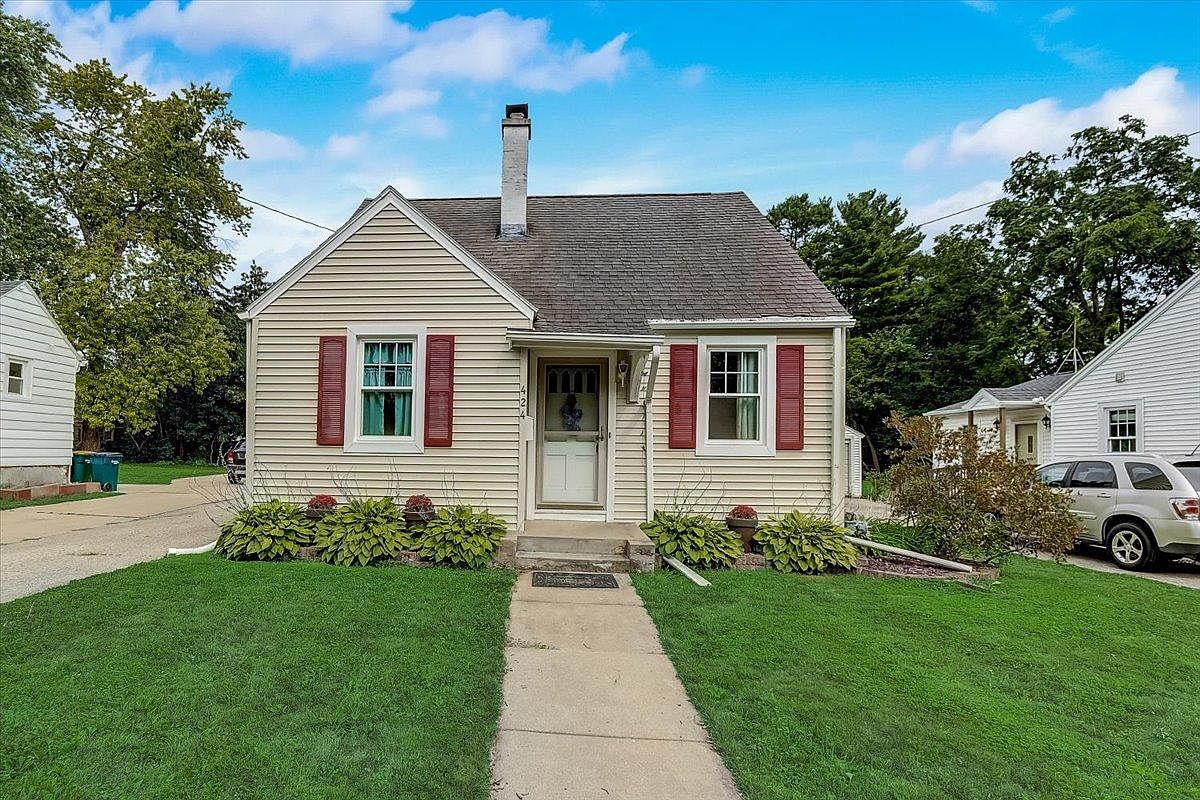 424 Robert St, Fort Atkinson, WI 53538 Zillow