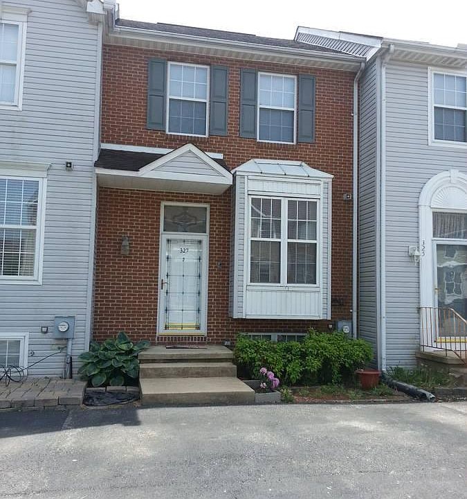 1st image of 327 Palmerston Ct
