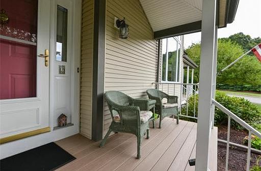 3rd image of 2 Willow Pond Dr